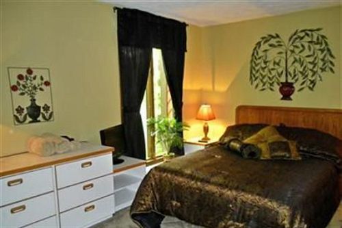 Whispering Oaks Bed & Breakfast Otel Eaton Oda fotoğraf